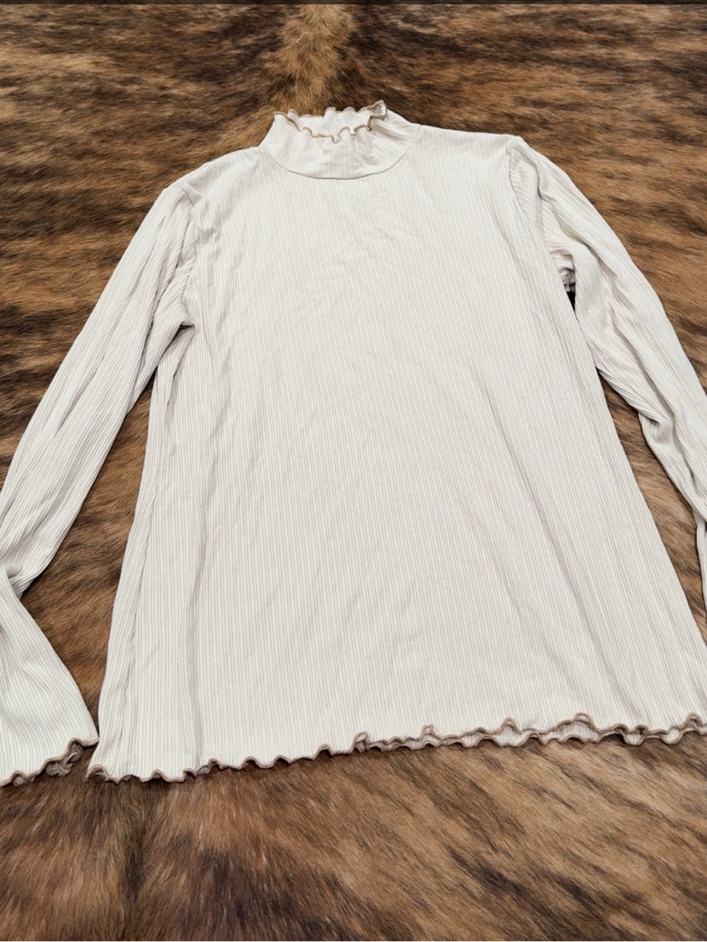 Ann Taylor Cream Ribbed Long Sleeve Mock Neck with Lettuce Edge